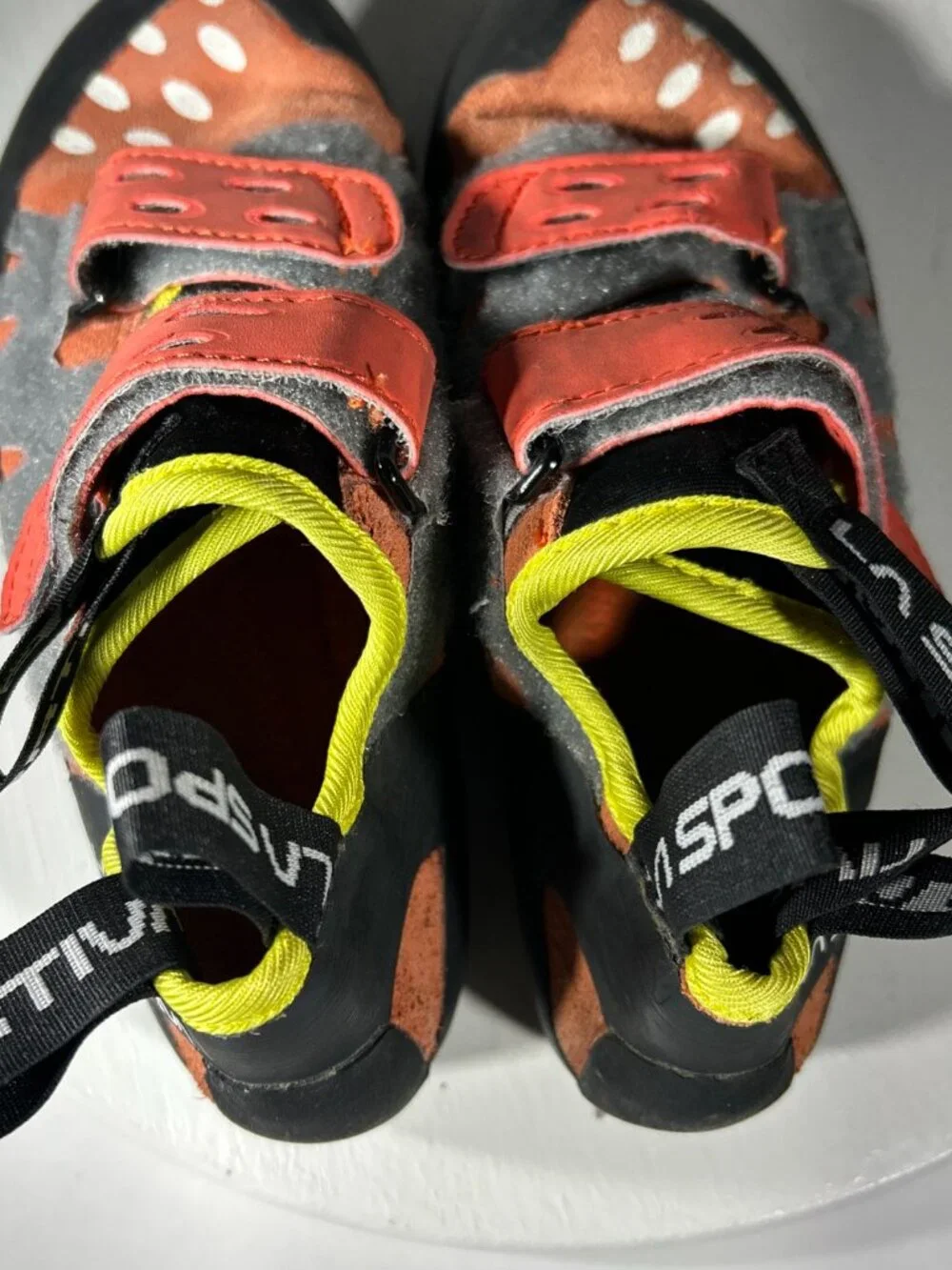 La Sportiva Tarantula Rock Climbing Shoes Boys Size 5.5 EU 37.5 Black Orange Kid
